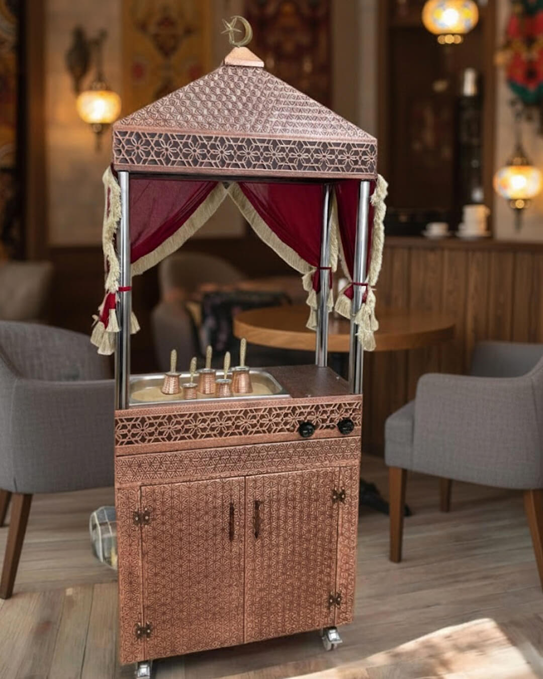 arabalı kumda kahve makinesi