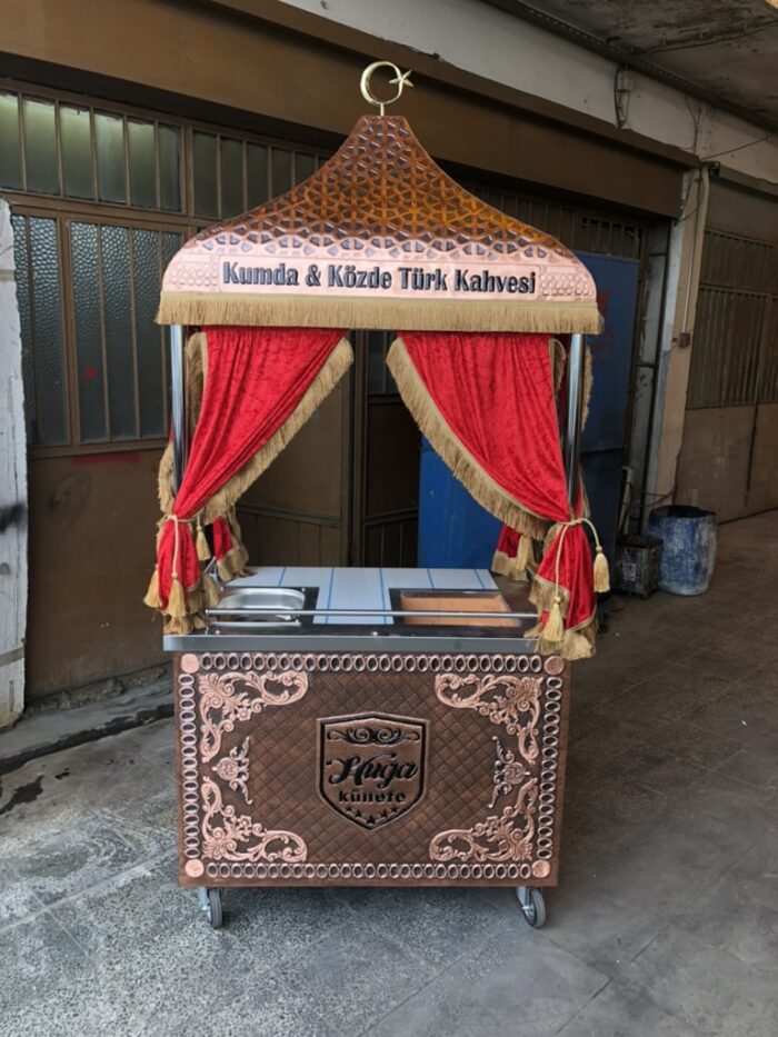 kahveci güzeli standı hem kumda hem közde