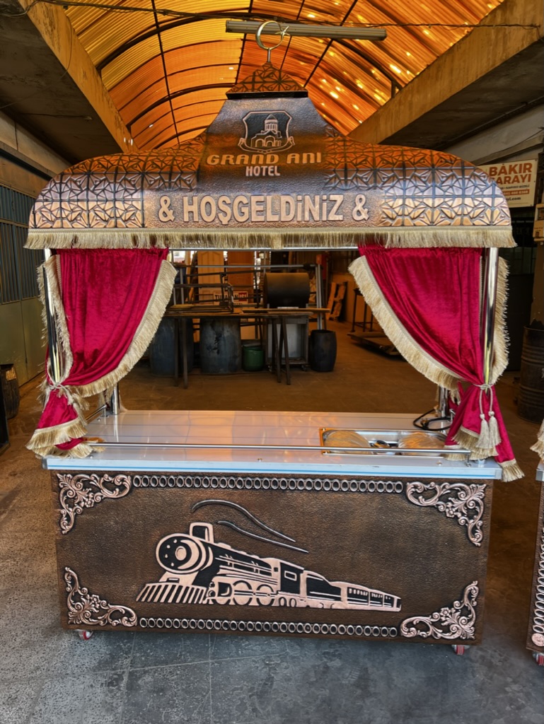 kahveci güzeli tren logolu